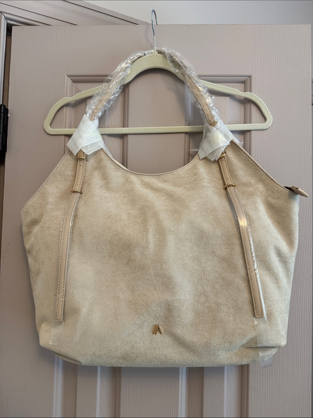 Izzy & Ali NWT Beige Suede Tote Bag - Neutral Everyday Shoulder Bag
Vegan